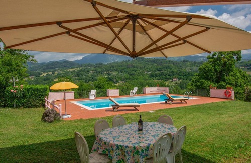 Camporgiano House | Wonderful private villa for 6 people with WIFI, private pool, TV, pets allowed and parking
