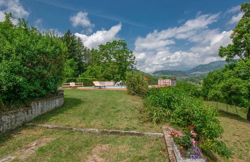 Camporgiano House | Wonderful private villa for 6 people with WIFI, private pool, TV, pets allowed and parking