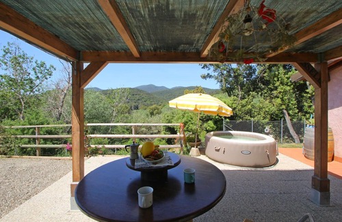 Castiglione della Pescaia House | Wonderful private villa with A/C, hot tub, TV, veranda, pets allowed, panoramic view and parking