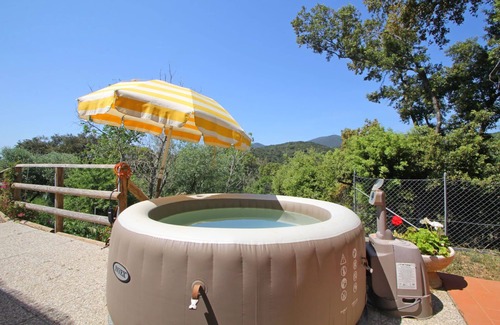 Castiglione della Pescaia House | Wonderful private villa with A/C, hot tub, TV, veranda, pets allowed, panoramic view and parking