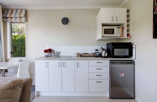 St. Heliers Condo | Wonderful Guest Suite Steps to St Heliers Beach