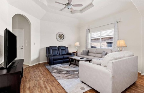 Southside House | Wonder Getaway home near Lackland and SeaWorld!
