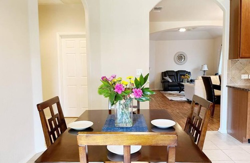 Southside House | Wonder Getaway home near Lackland and SeaWorld!