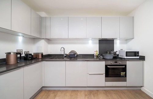 Thames Apartment | Wonderful 1BR Flat with Amazing Balcony Views
