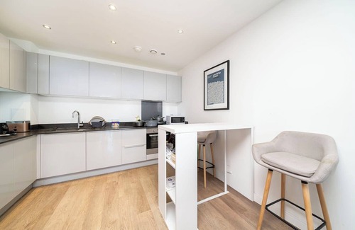 Thames Apartment | Wonderful 1BR Flat with Amazing Balcony Views