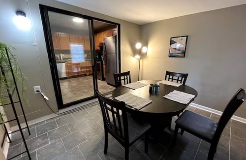 Warner Robins Condo | Wonderful 2-BR Condo/3mi. from Aviation Museum