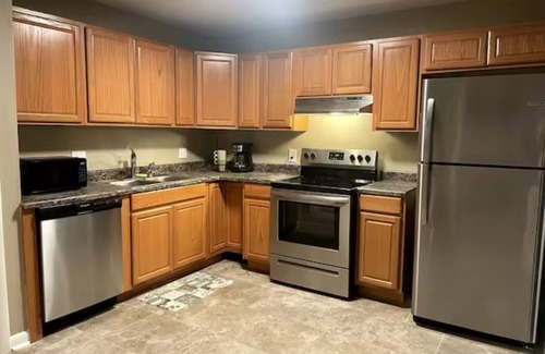 Warner Robins Condo | Wonderful 2-BR Condo/3mi. from Aviation Museum