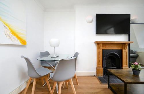 East Putney Apartment | Wonderful 2BR Flat on Richmond Street