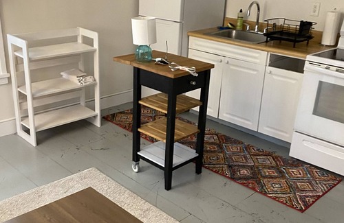 Guilford Apartment | Wonderful apartment ! Great location ! 2 blocks to restaurants and stores