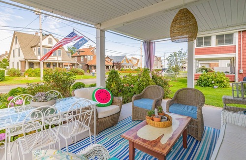 Devon House | WONDERFUL BEACH HOME~ SUPER CLEAN- ENJOY WALKS ONTHE BEACH W/VIEWS