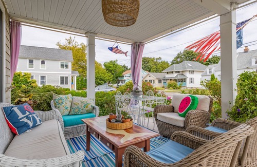 Devon House | WONDERFUL BEACH HOME~ SUPER CLEAN- ENJOY WALKS ONTHE BEACH W/VIEWS