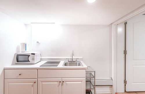 East Flushing Apartment | Wonderful Budget 2-3 Bedroom Apartment with Wi-Fi, AC in charming Queens