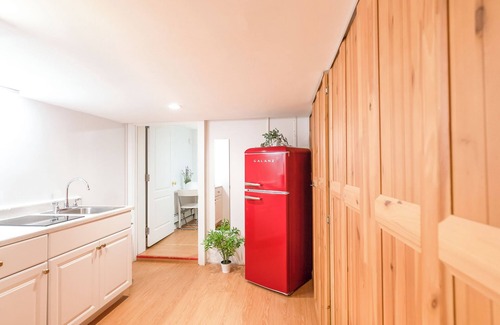 East Flushing Apartment | Wonderful Budget 2-3 Bedroom Apartment with Wi-Fi, AC in charming Queens