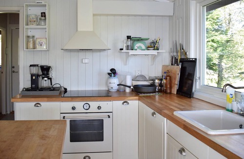 Tysvaer House | Wonderful cottage in fantastic, sheltered location right by the Førresfjorden.