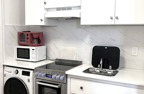 Queens Apartment | Wonderful Cozy Studio in Lovely Queens with AC, WiFi, Laundry and Parking