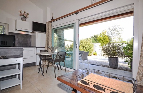 Morieres-les-Avignon Villa | Wonderful private villa for 6 guests with A/C, WIFI, private pool, TV, terrace and parking