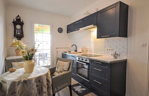 Morieres-les-Avignon Villa | Wonderful private villa for 6 guests with A/C, WIFI, private pool, TV, terrace and parking