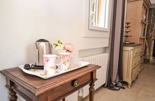 Morieres-les-Avignon Villa | Wonderful private villa for 6 guests with A/C, WIFI, private pool, TV, terrace and parking