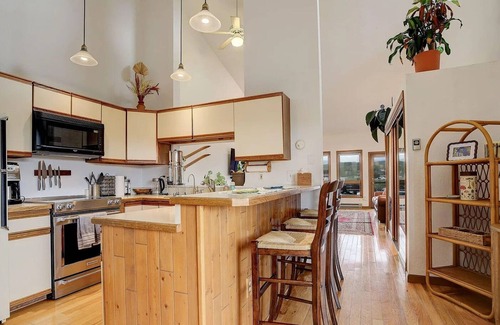 Fraser House | Wonderful Fraser 2 bedroom, pet friendly, large yard