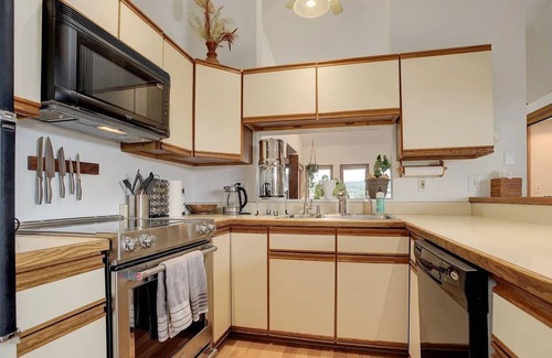 Fraser House | Wonderful Fraser 2 bedroom, pet friendly, large yard