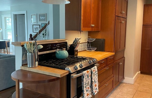 Freeport House | Wonderful Home nestled in Wolfe's Neck Woods “The Eagles Nest”