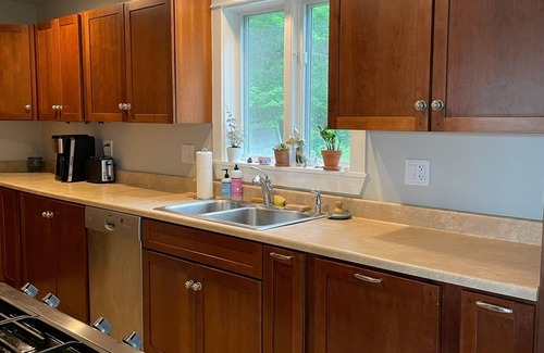 Freeport House | Wonderful Home nestled in Wolfe's Neck Woods “The Eagles Nest”