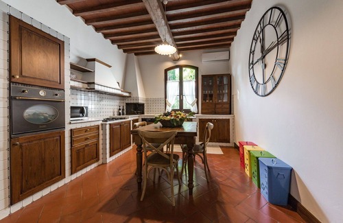 Vinci Villa | Wonderful private villa for 23 people with private pool, WIFI, A/C, TV, patio and parking