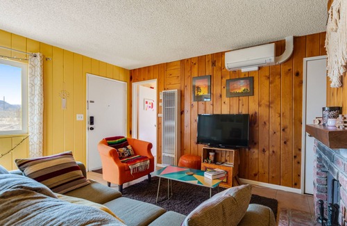 Joshua Tree Cabin | Wonderful mountain view dog-friendly cabin with firepit, patio, & enclosed yard