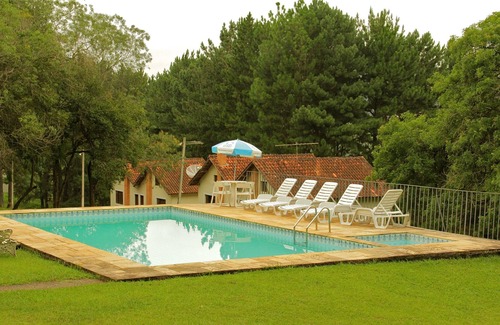Cotia House | wonderful place, home + 4 chalets, pool, tennis court, sl. of games-
