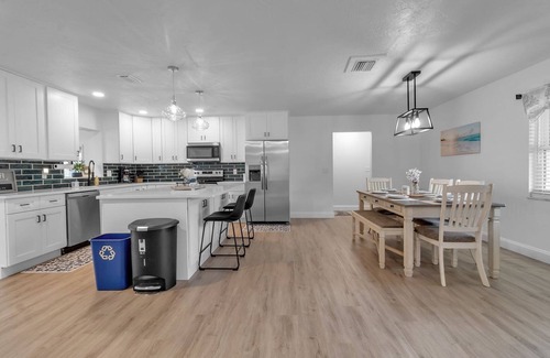 South Bradenton House | Wonderful Pool Home! 3BR/2BA Updated!