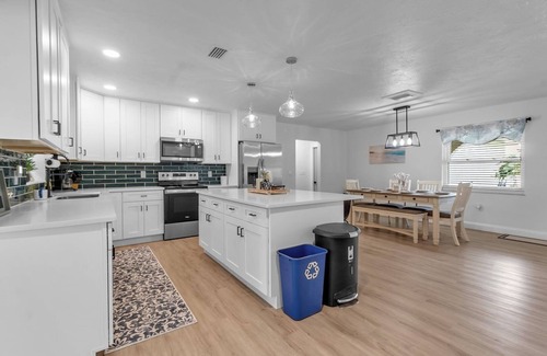 South Bradenton House | Wonderful Pool Home! 3BR/2BA Updated!