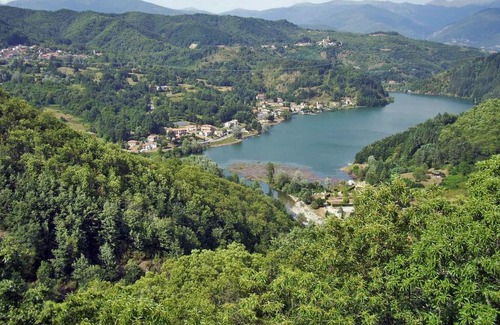 Piazza al Serchio House | Wonderful private villa for 4 people with WIFI, private pool, TV, balcony, pets allowed and park...