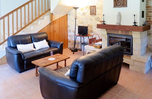 Albas Villa | Wonderful private villa with WIFI, TV, terrace, pets allowed, panoramic view and parking