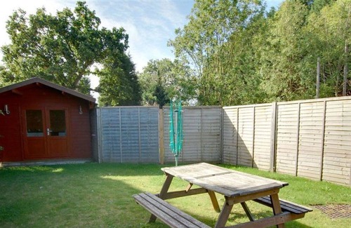 Goudhurst House | Wonderful private villa for 2 guests with WIFI, TV, patio and parking
