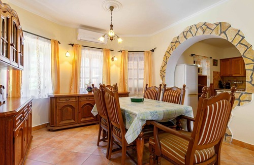 Balatonoszod House | Wonderful private villa for 6 people with A/C, WIFI, TV, terrace, pets allowed and parking
