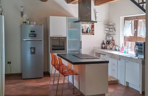 Collecorvino Villa | Wonderful private villa for 6 guests with patio, pets allowed and parking