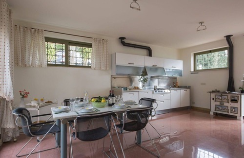 Montignoso Villa | Wonderful private villa with WIFI, A/C, private pool, TV, patio, pets allowed and parking