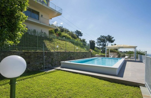 Montignoso Villa | Wonderful private villa with WIFI, A/C, private pool, TV, patio, pets allowed and parking