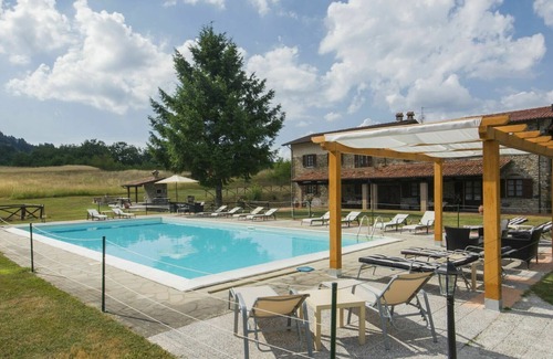 Camporgiano Villa | Wonderful private villa for 16 people with WIFI, private pool, TV, pets allowed and parking