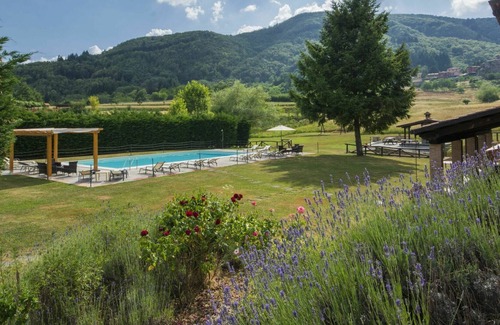Camporgiano Villa | Wonderful private villa for 16 people with WIFI, private pool, TV, pets allowed and parking