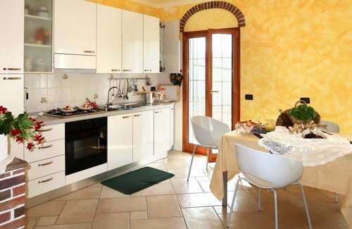 Caravonica House | Wonderful private villa for 4 guests with WIFI, TV, terrace, panoramic view and parking