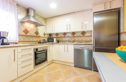 Tamarit House | Wonderful private villa with A/C, private pool, WIFI, TV, balcony, pets allowed and parking