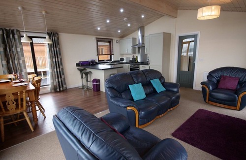 Kinross House | Wonderful private villa for 5 guests with WIFI, TV, terrace and pets allowed
