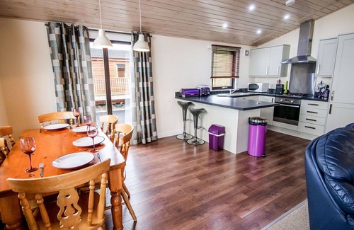 Kinross House | Wonderful private villa for 5 guests with WIFI, TV, terrace and pets allowed