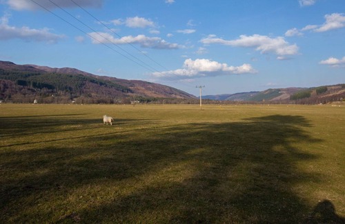 Marybank House | Wonderful private villa for 2 people with TV and parking