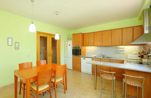 La Goba House | Wonderful private villa for 6 guests with private pool, WIFI, TV, patio, pets allowed and parking