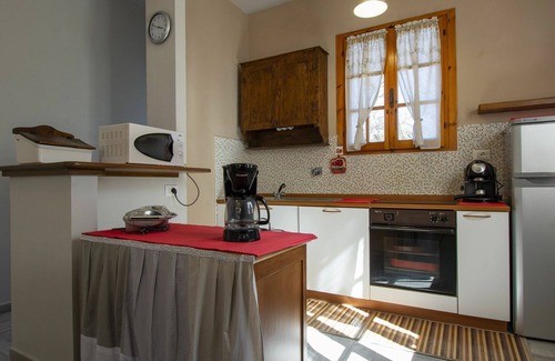 Macchino House | Wonderful private villa for 8 guests with WIFI, TV, patio, pets allowed and parking