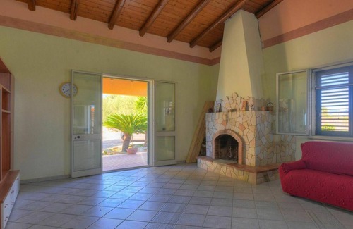 Floridia House | Wonderful private villa for 6 guests with A/C, WIFI, pool, TV, patio, pets allowed and parking