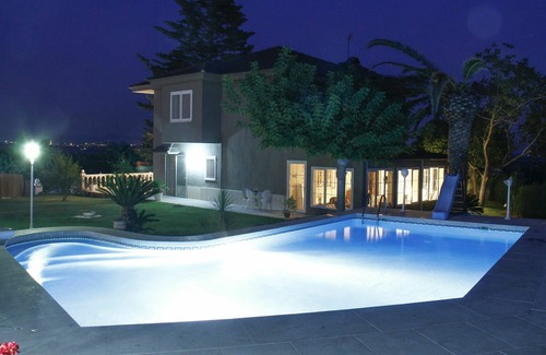 Alcover House | Wonderful private villa for 13 guests with A/C, private pool, WIFI, TV, patio and parking
