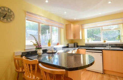 Oban House | Wonderful private villa for 8 guests with WIFI, TV, terrace, pets allowed and parking